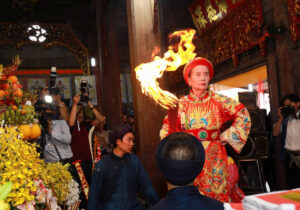 Tín ngưỡng thờ mẫu, Hầu Đồng
