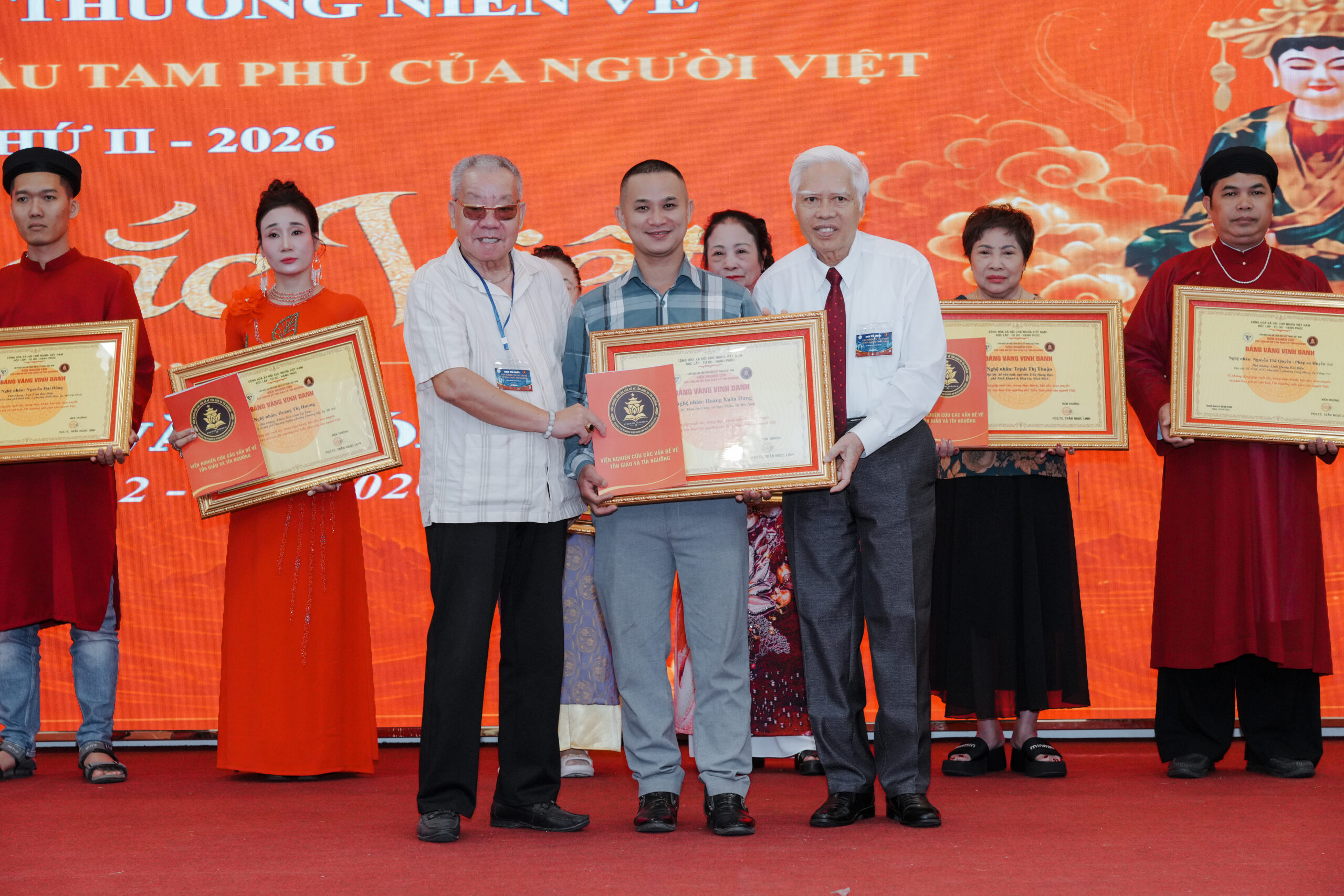 Hội đồng Khoa học Viện Nghiên cứu các vấn đề về Tôn giáo và Tín ngưỡng nhiệm kỳ 2026–2030, gồm các ông, bà có tên sau:1. GS.TS. Trương Quốc Bình – Nguyên Phó Cục trưởng Cục Di sản văn hóa, Bộ Văn hóa, Thể thao và Du lịch – Chủ tịch Hội đồng. 2. PGS.TS. Nguyễn Thanh Xuân – Giảng viên cao cấp Học viện Chính trị Quốc gia Hồ Chí Minh; nguyên Phó Trưởng Ban Tôn giáo Chính phủ – Phó Chủ tịch Hội đồng. 3. Đại tá, Nhà nghiên cứu Hà Huy Thắng – Phó Viện trưởng Thường trực Viện Nghiên cứu các vấn đề về Tôn giáo và Tín ngưỡng – Ủy viên 4. PGS.TS. Phạm Ngọc Trung – Nguyên Trưởng khoa Văn hóa và Phát triển, Học viện Báo chí và Tuyên truyền – Ủy viên. 5. PGS.TS. Đỗ Lan Hiền – Nguyên Viện trưởng Viện Tôn giáo và Tín ngưỡng, Học viện Chính trị Quốc gia Hồ Chí Minh – Ủy viên. 6. TS. Phạm Tiến Dũng – Giảng viên Viện Trần Nhân Tông, Đại học Quốc gia Hà Nội; nguyên Trưởng Ban Tôn giáo Hà Nội – Ủy viên. 7. TS. Giáo dục, TS. Phật học Nguyễn Đức Hiển – Ủy viên. 8. TS. Phạm Văn Khiển – Phó Viện trưởng Viện Nghiên cứu các vấn đề về Tôn giáo và Tín ngưỡng – Ủy viên. 9. Thạc sĩ Hoàng Kim Đức – Chánh Văn phòng Viện Nghiên cứu các vấn đề về Tôn giáo và Tín ngưỡng – Ủy viên Thường trực, Thư ký Hội đồng.